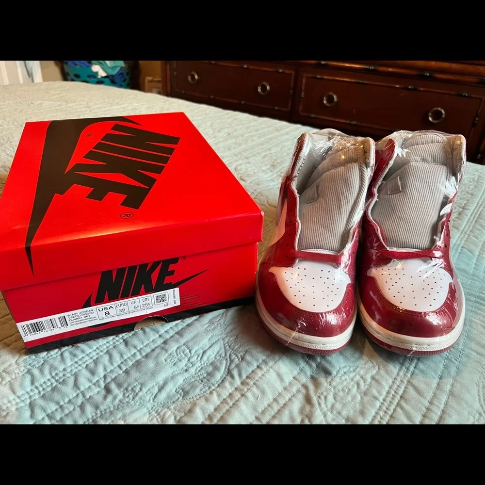 Women’s Air Jordan 1 Retro High OG Sneaker. Red. Sizes: 5.5x2 left. NWT. - Picture 11 of 12